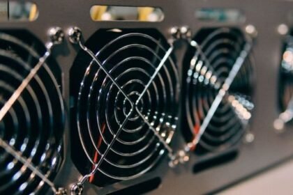 Bitcoin Hashrate Growth Slows Amid Tough Market Conditions for Smaller Miners