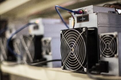 Hut 8 Doubles Bitcoin-Backed Loan With Coinbase to $130M, Locks in Lower Rate