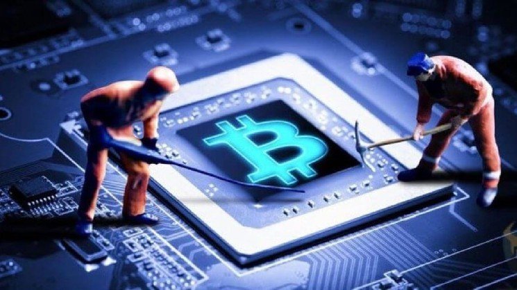 Bitcoin Mining Companies’ Revenues Are Falling, But They’re Not Selling – What Does This Mean Historically?