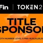 Logos de BloFin y Token2049 en fondo negro y naranja