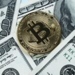 The dollar has been under pressure for 220 days; bitcoin benefits